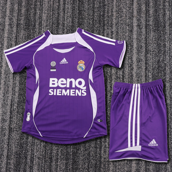 Kit Infantil Real Madrid Retrô Away 06/07 Camisa + Shorts Adidas Unissex - Roxo