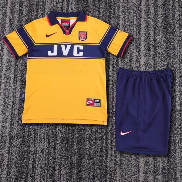 Kit Infantil Arsenal Away Retrô 97/98 Camisa + Shorts Nike Unissex - Amarelo