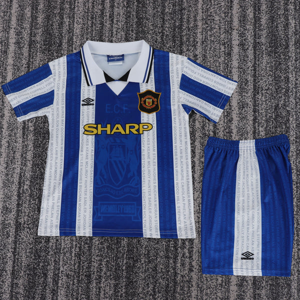 Kit infantil Manchester United Retrô Away 94/95 Unissex Umbro - Azul e Branco
