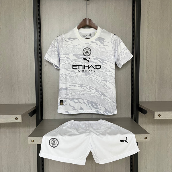 Kit Infantil Manchester City Edição Especial Ano Chines 24/25 Unissex Puma - Branca