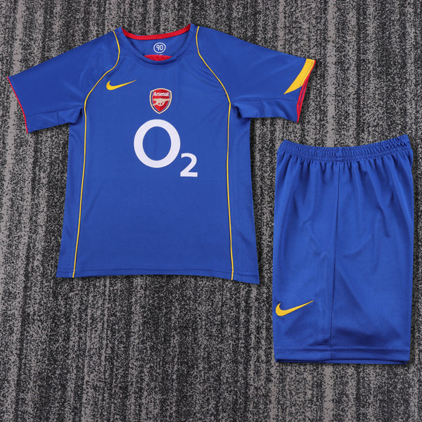 Kit Infantil Arsenal Away Retrô 04/05 Camisa + Shorts Nike Unissex - Azul
