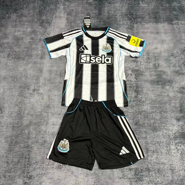 Kit Infantil Newcastle Home 25/26 Unissex Castore - Preto e Branco