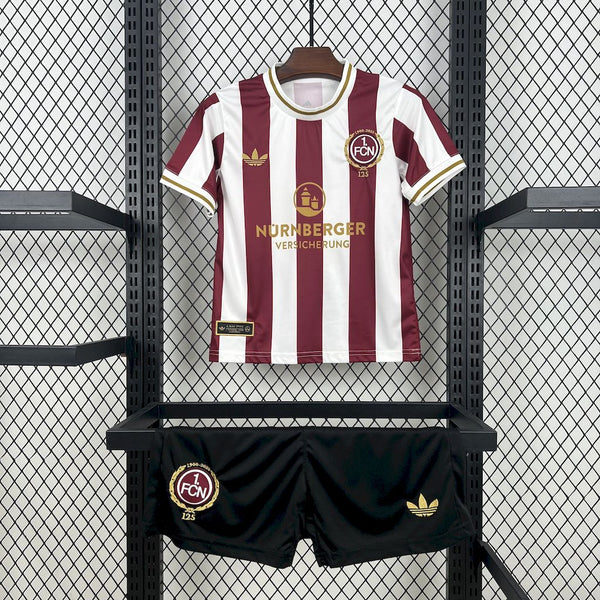 Kit Infantil 1. FC Nürnberg Edição Especial 25/26 Camisa + Shorts Adidas Unissex - Vinho e Branco