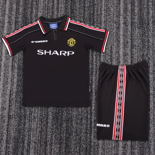 Kit infantil Manchester United Retrô Away 98/99 Unissex Umbro - Preto