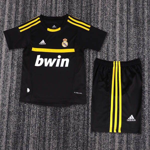 Kit Infantil Real Madrid Retrô Goleiro 11/12 Camisa + Shorts Adidas Unissex - Preto