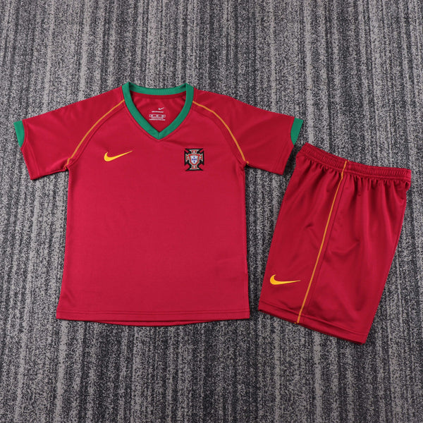 Kit Infantil Portugal Home Retrô 2006 Camisa + Shorts Nike Unissex - Vermelho