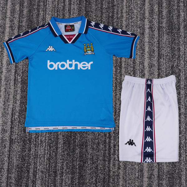 Kit Infantil Manchester City Home Retrô 97/98 Camisa + Shorts Kappa Unissex - Azul