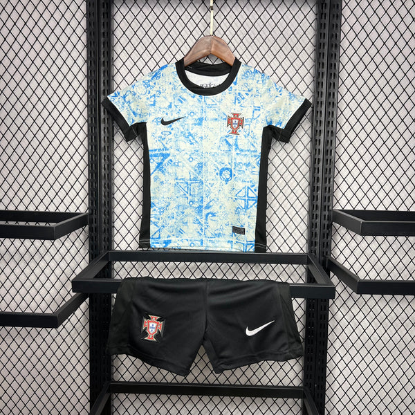 Kit Infantil Portugal Away 24/25 Nike Unissex - Branco e Azul (Shorts Preto)