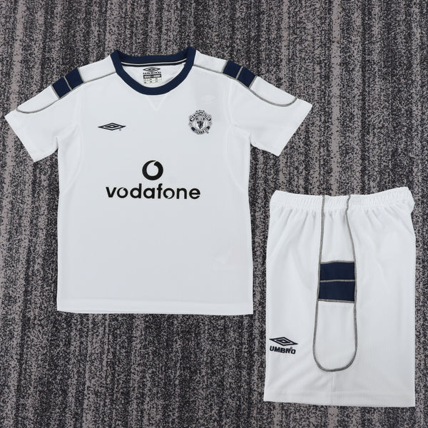 Kit infantil Manchester United Retrô Third 00/01  Unissex Umbro - Branco